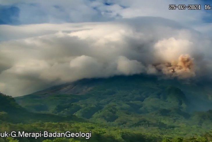 Gunung Merapi Dua Kali Luncurkan Awan Panas Guguran - ANTARA News Aceh