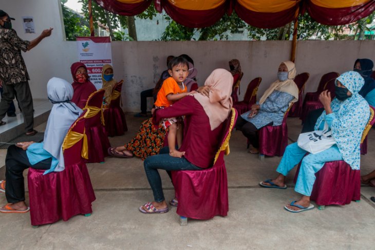 Pencairan dana bantuan sosial tunai di Kabupaten Lebak berjalan lancar