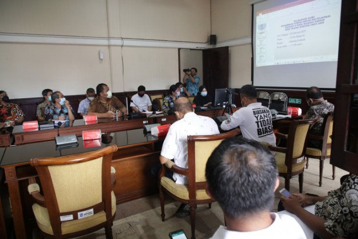 Risma diundang saksikan pelantikan Eri-Armuji di Surabaya