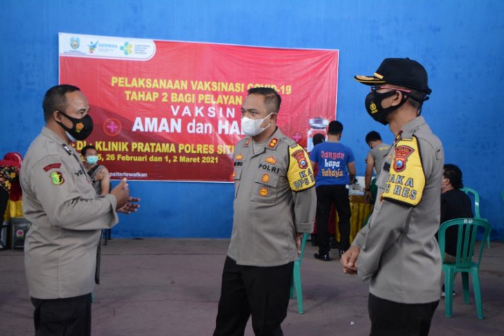 Ratusan personel dan ASN Polres Situbondo mulai disuntik vaksin COVID-19