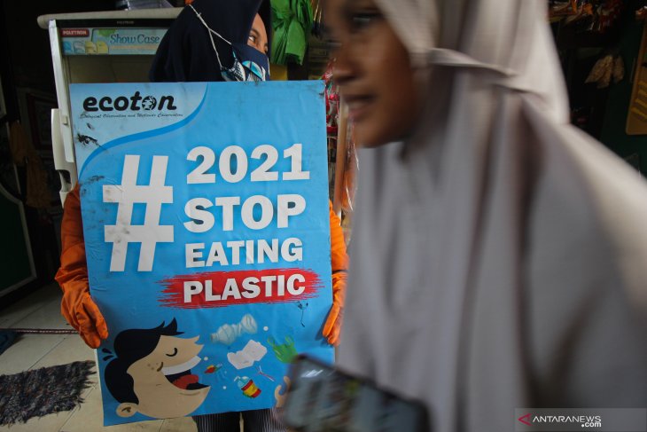 Kampanye #2021stopmakanplastik