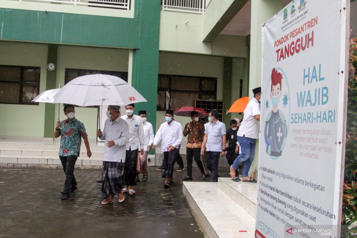 Menteri Kesehatan Kunjungi Pondok Pesantren