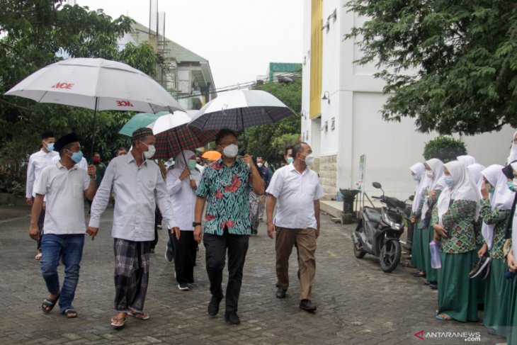 Menteri Kesehatan Kunjungi Pondok Pesantren