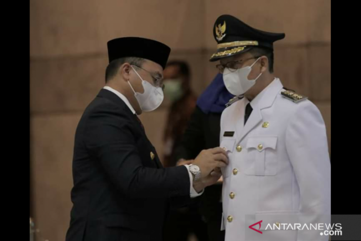 Bupati lanjutkan program