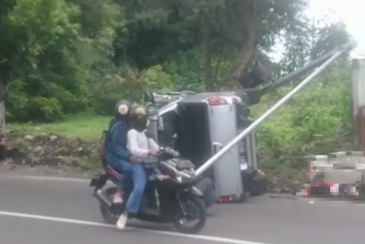 Dua orang tewas saat mobil tabrak tiga sepeda motor di Kediri