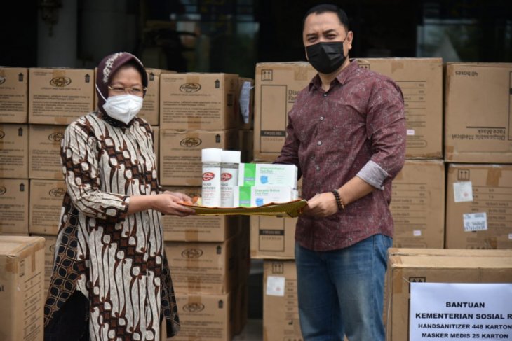 Pemkot Surabaya terima bantuan penanganan COVID-19 dari Mensos Risma