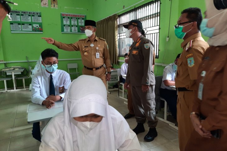 Pelajar Jambi wajib berjemur selama 15 menit sebelum masuk kelas