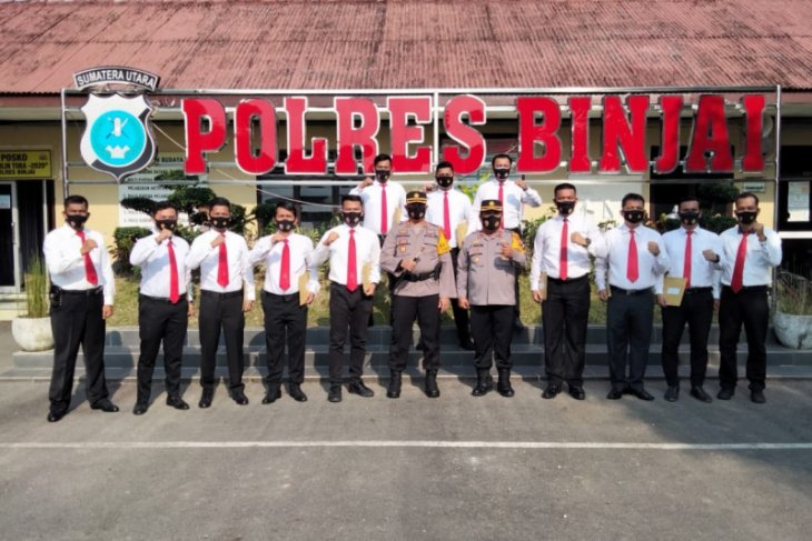 Kapolres Binjai beri penghargaan kepada personel berprestasi