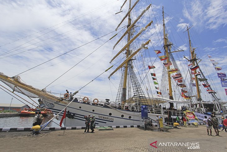 KRI Dewaruci sandar di Pelabuhan Cirebon 