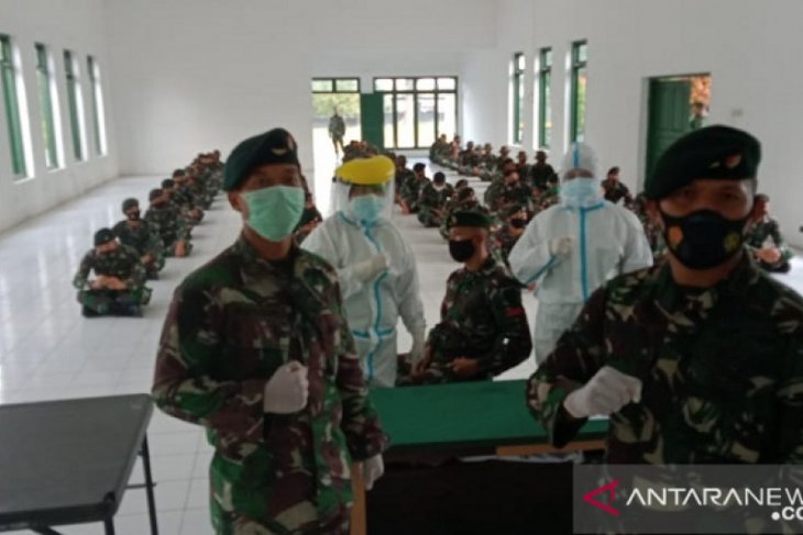 Sebelum terjun ke lokasi TMMD di Muarojambi prajurit jalani rapid test