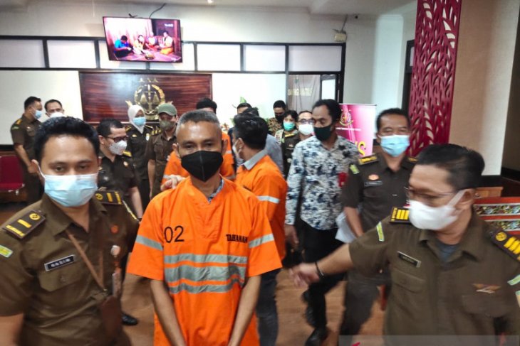 Kejaksaan tahan empat tersangka kasus korupsi Bank Jatim