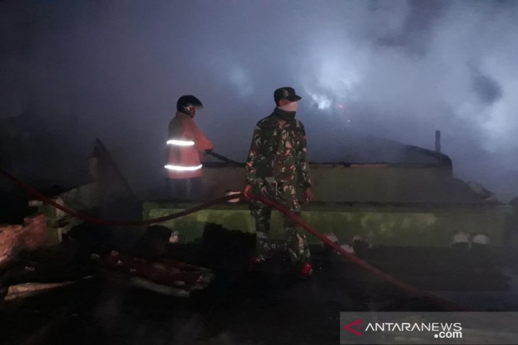 Sembilan rumah hangus terbakar, belasan warga Aceh mengungsi