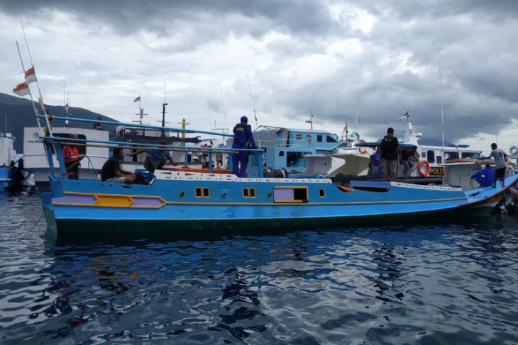 Nelayan Pulau Buaya tangkap ikan dengan bom air, petualangannya dihentikan penjaga pantai