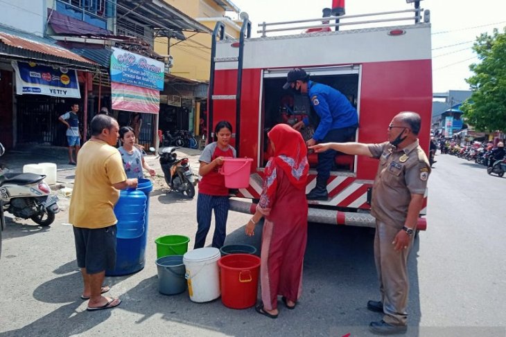 Pemkot Gunungsitoli bantu warga dapatkan air bersih