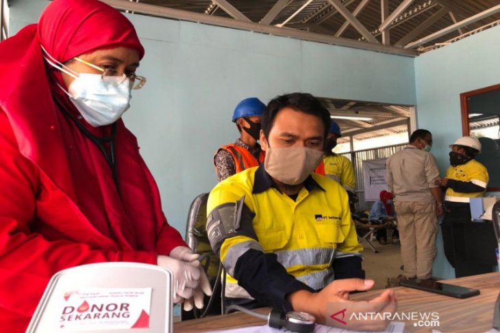 Karyawan Sorikmas Mining donor darah