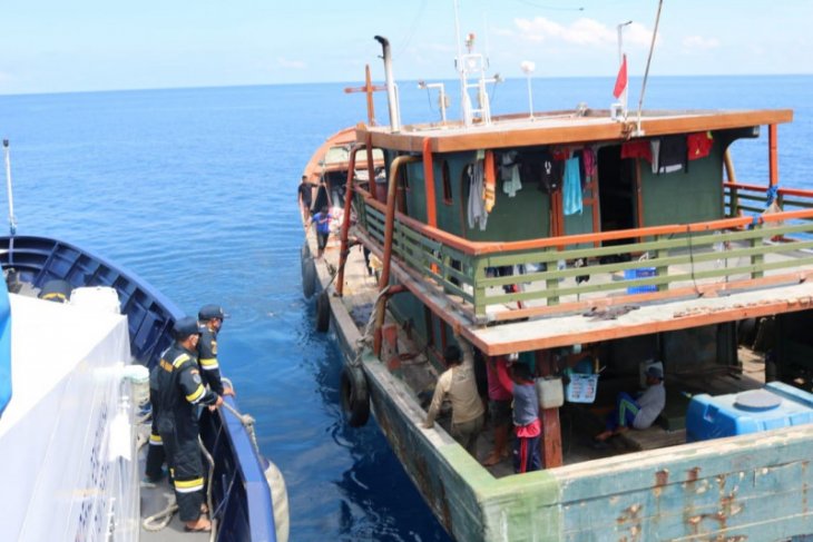 KKP menertibkan tiga kapal pelanggar regulasi di Halmahera Tengah