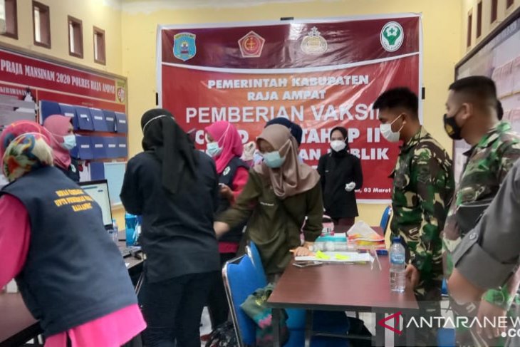 Raja Ampat: 50 police officers receive second vaccine dose