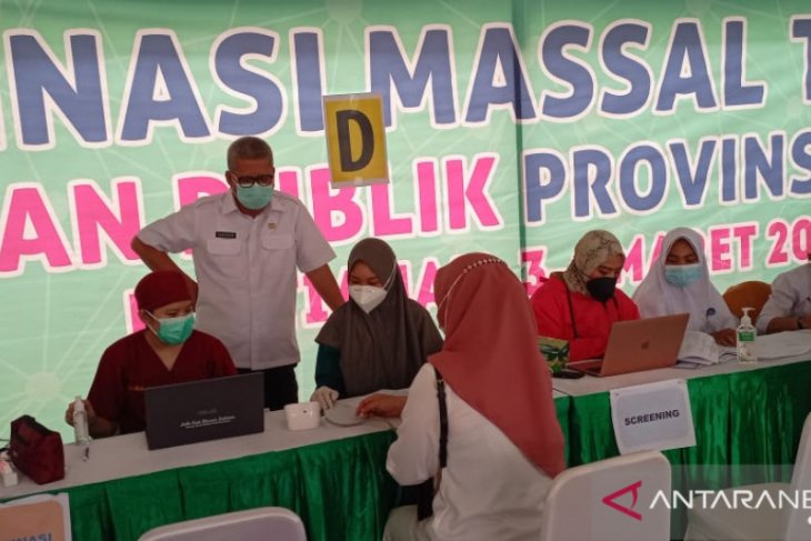 Dinkes Kalbar vaksinasi COVID-19 untuk 800 guru