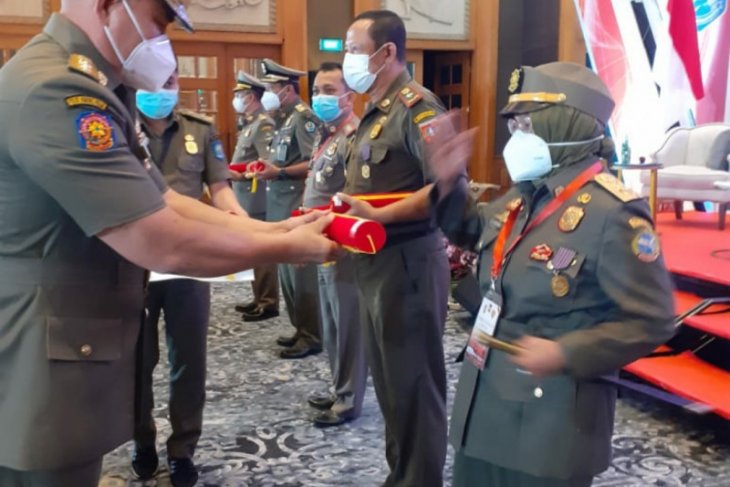 Kasatpol PP Pontianak raih penghargaan Karya Bhakti dari Kemendagri
