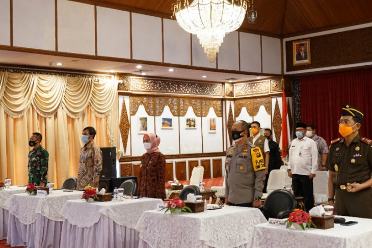 Pj Gubernur Jambi minta perusahaan perkebunan kompak antsipasi karhutla, tak jalan sendiri-sendiri