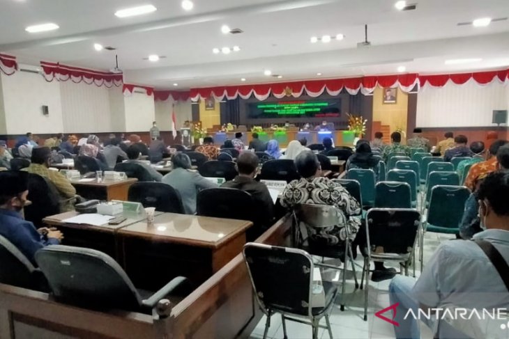 Bupati Situbondo tanggapi sorotan Fraksi PKB soal R-APBD 2021