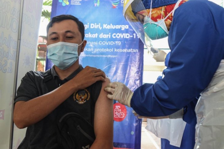 Giliran guru dan tenaga pendidik di Kota Kediri disuntik vaksin