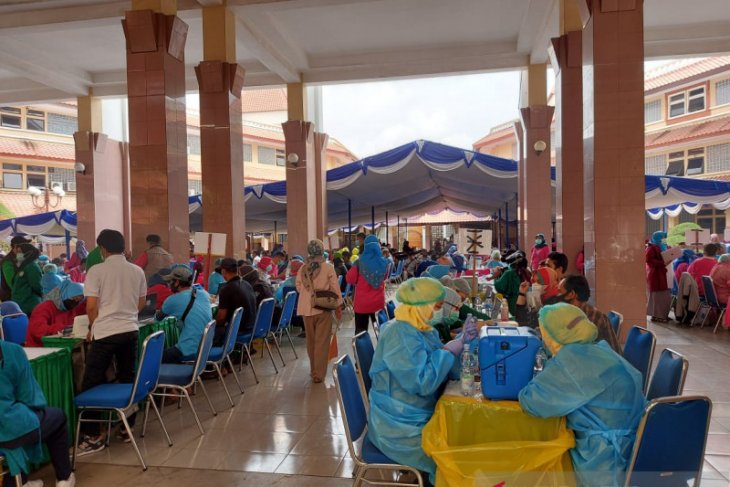 Wali Kota Tangerang sayangkan masih ada penerima vaksin tak hadir