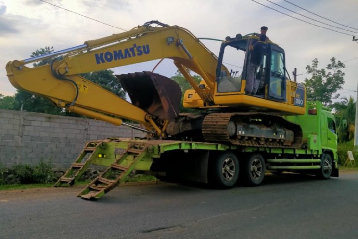 Mukomuko ganti rugi alat berat yang rusak