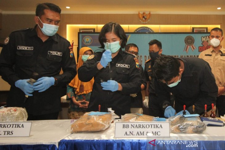 BNNP Jatim musnahkan 4,1 kg barang bukti ganja