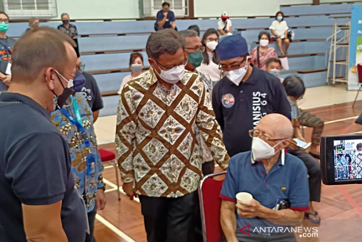 Collaboration crucial to procure 420 mln COVID-19 vaccines: minister