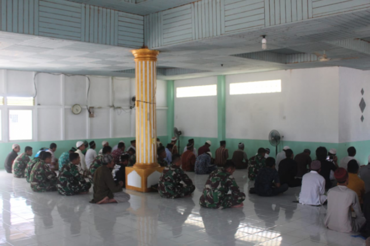 Personel TMMD Kodim 1206/PSB juga ikuti kegiatan keagamanan