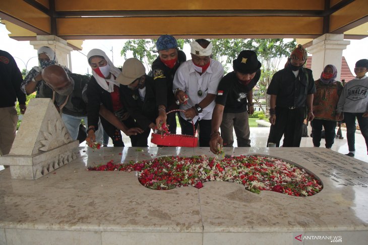 Ziarah Makam WR Soepratman