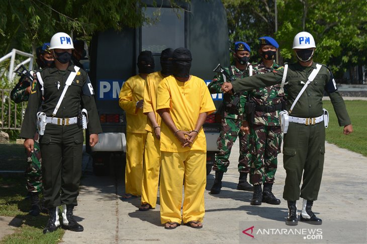 ODITURAT MILITER MUSNAHKAN GANJA DI ACEH