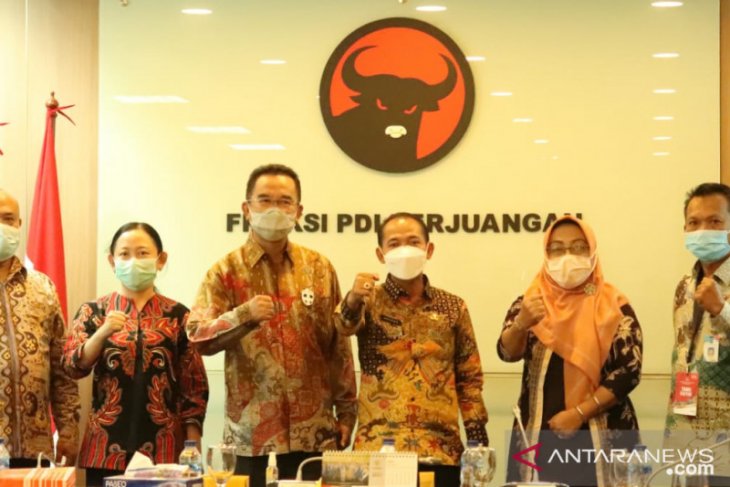 Bupati Bangka melakukan kunjungan ke DPR RI