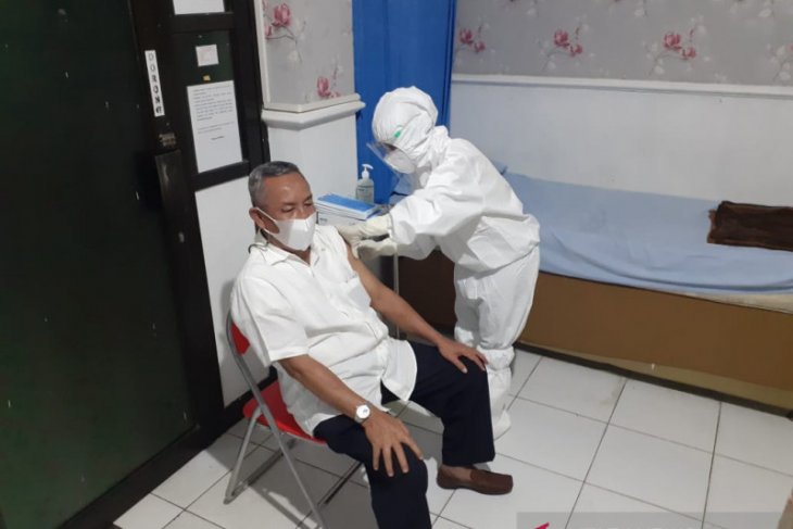 Anggota DPRD Banjarbaru disuntik vaksin Sinovac
