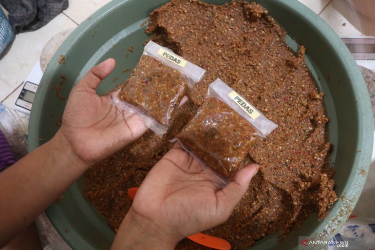 Perajin Sambal Keluhkan Harga Cabai