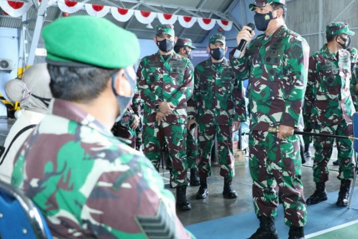 Panglima TNI pimpin vaksinasi COVID-19 ke prajurit