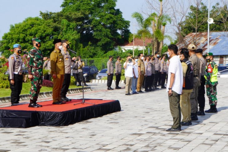 Bupati Gresik menargetkan vaksinasi rampung tahun ini