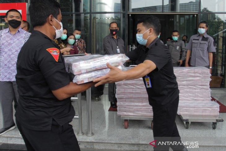 KPK periksa saksi soal penyitaan Rp52,3 miliar perkara ekspor benur