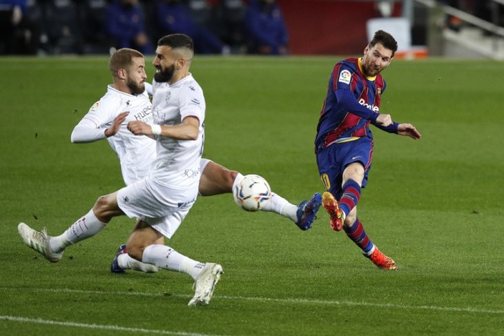Barcelona gusur Real Madrid dari posisi kedua setelah gasak Huesca