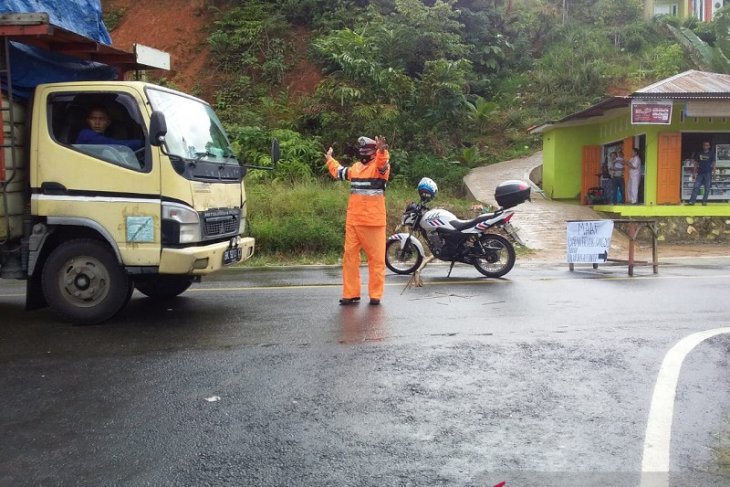 Hingga saat ini 4 titik longsor di Jalinsum Sibolga-Tarutung belum bisa dilalui