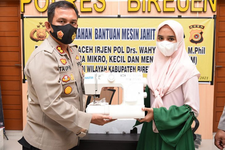 Kapolda Aceh bantu mesin jahit untuk UMKM