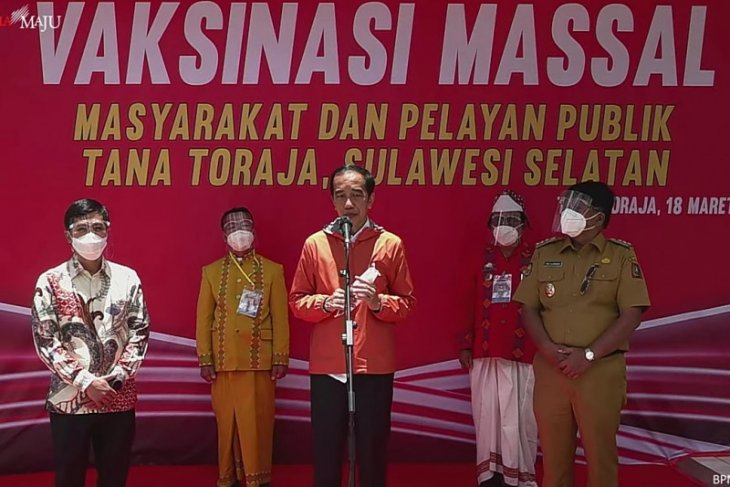 Jokowi witnesses mass vaccinations at Tana Toraja health centers