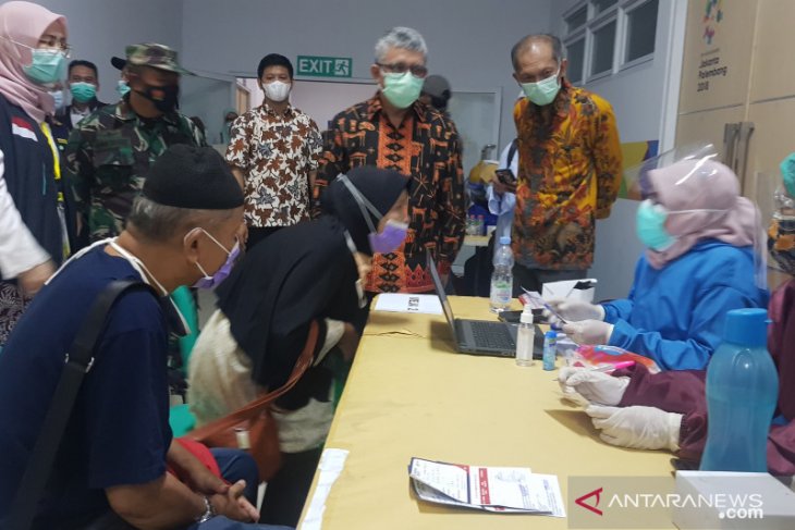 Kemenkes targetkan vaksinasi COVID-19 pada 57.630 lansia calhaj selesai akhir Maret (video)