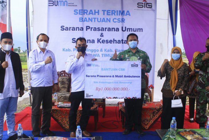 SIG serahkan bantuan sapras dan ambulans di Probolinggo-Banyuwangi