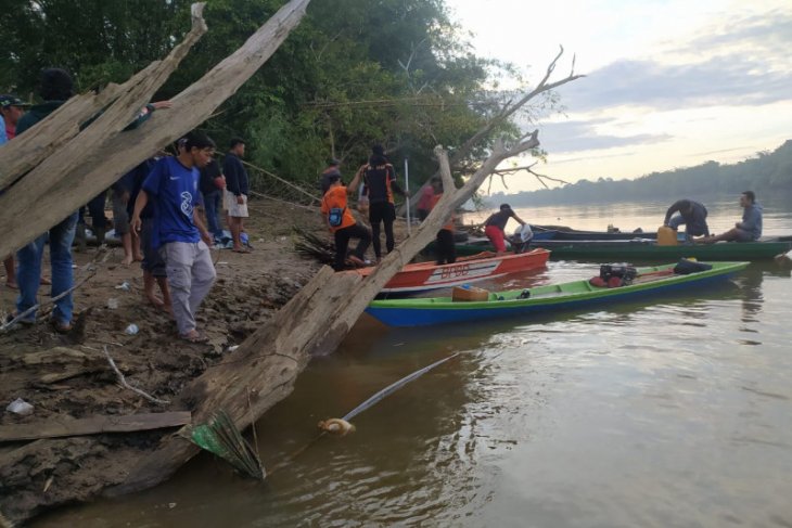 Berniat mengantar bibit sawit, warga Nanga Tayap hilang di Sungai Pawan
