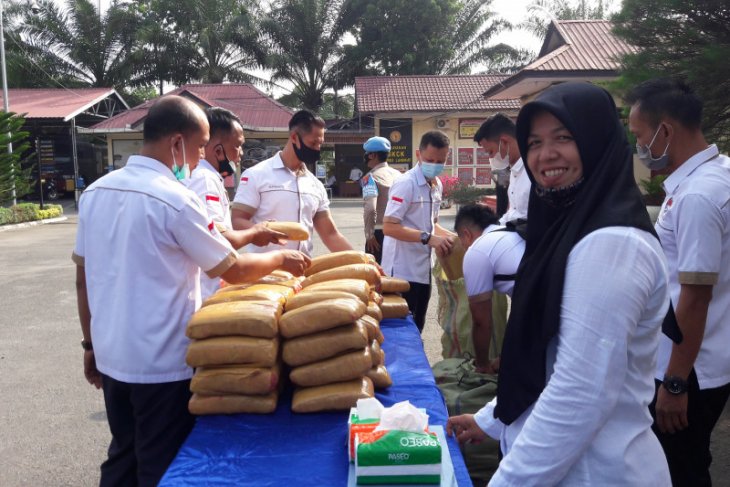 Polres Langkat tangkap empat tersangka pemilik 93.000 gram ganja