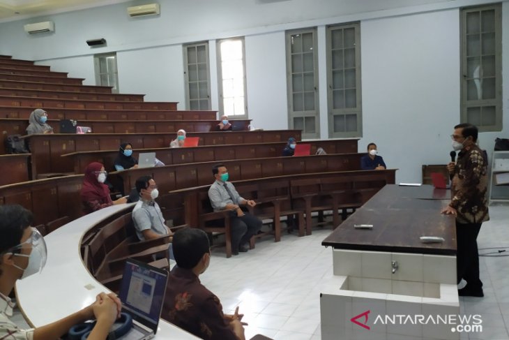 Puluhan mahasiswa FK Unair mulai jalani kuliah di ruang bersejarah