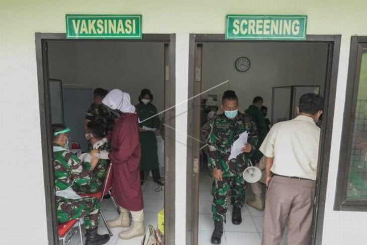 Vaksinasi COVID-19 prajurit TNI
