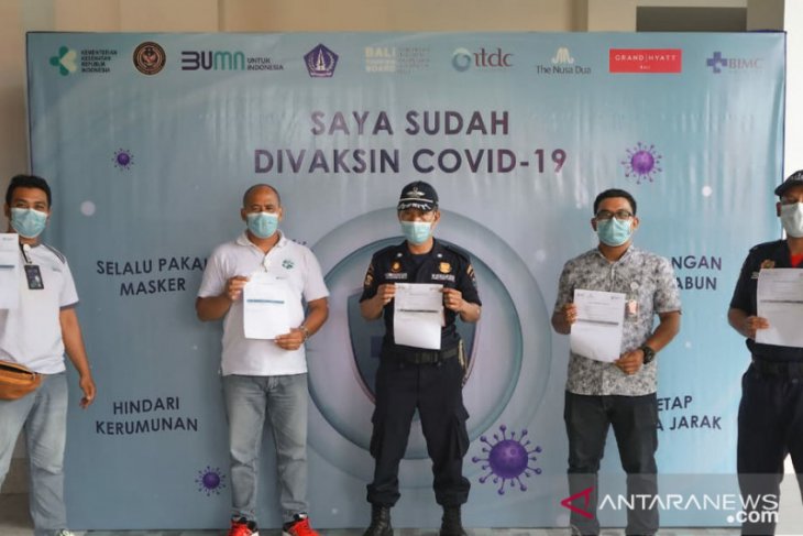 Kawasan The Nusa Dua vaksinasi pekerjanya untuk wujudkan zona hijau